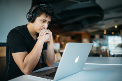 Aula de inglês experimental e gratuita no english4pilots.com.br Cursos e aulas de Inglês para Pilotos, Controladores de Vôo, Tráfego Aéreo, Mecânicos, Comissários de Bordo, de Voo, Tripulação, aulas on-line ou em brasília com professores nativos English Solutions Brasília 